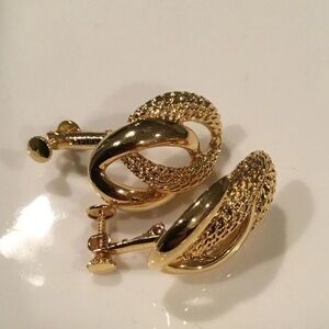 Elegant Gold Knot Earrings